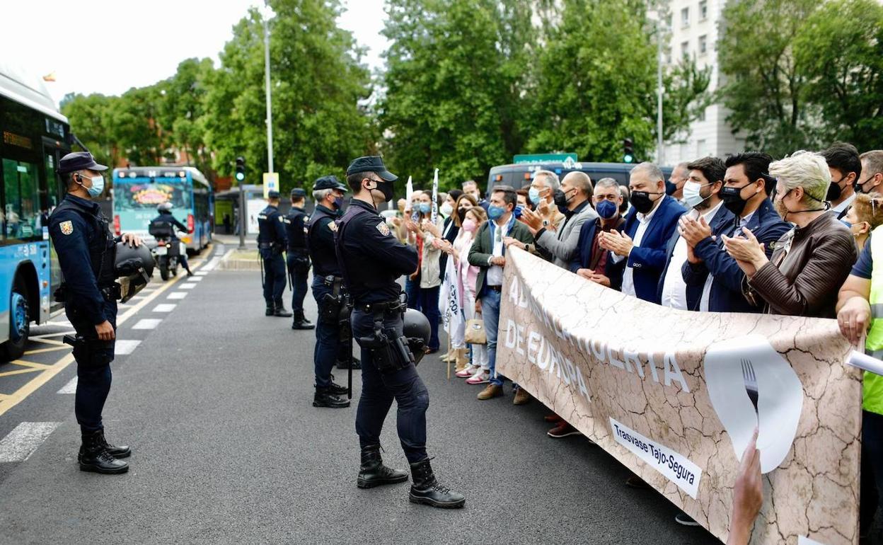 La caravana por la supervivencia del Trasvase llena Madrid con su